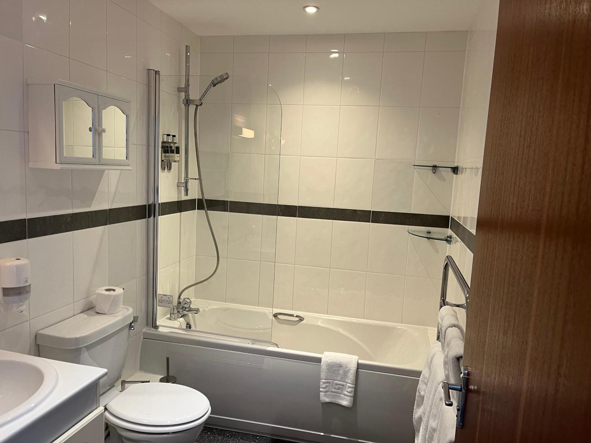 Biarritz Hotel St Brelade Bagian luar foto