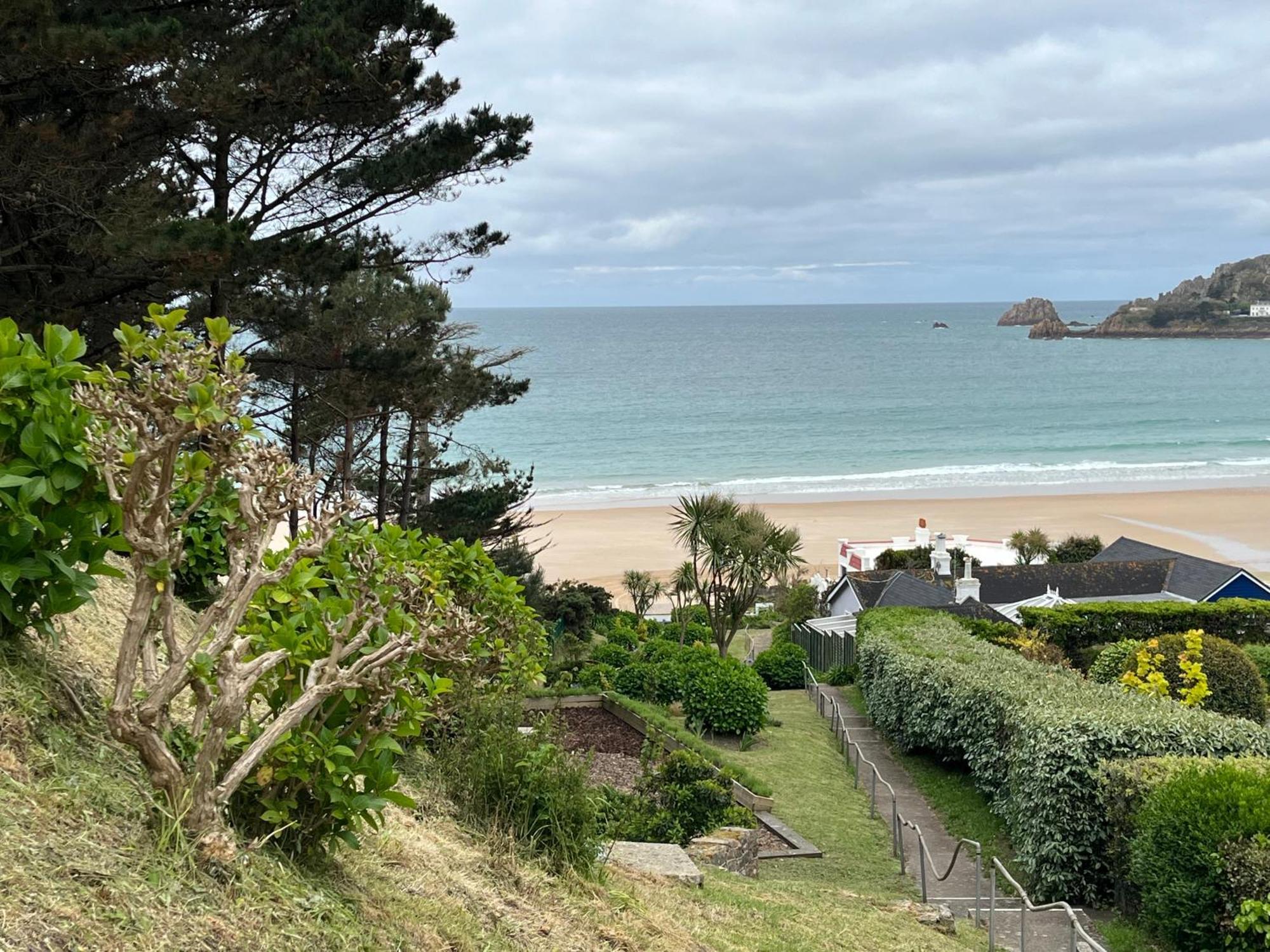 Biarritz Hotel St Brelade Bagian luar foto