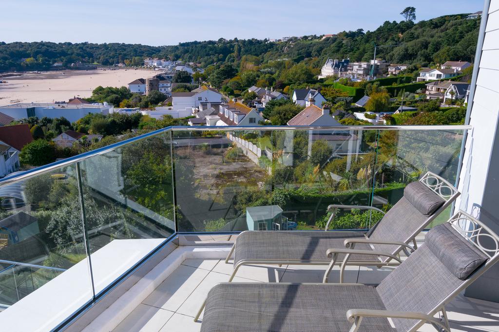 Biarritz Hotel St Brelade Bagian luar foto